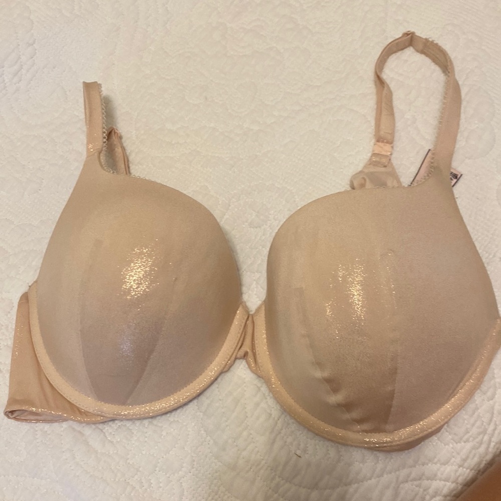 Light Pink with sparkle 38C Looks almost cream/nude color